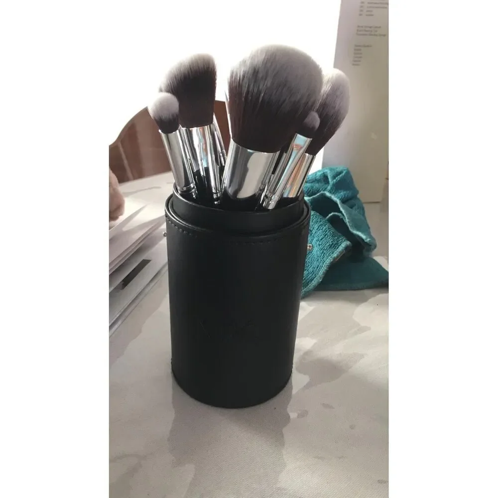 Niré Beauty 15piece Black Silver Makeup Brushes Set & Beauty Blender With Case